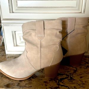 NWT Western Slouch Boots Size 9